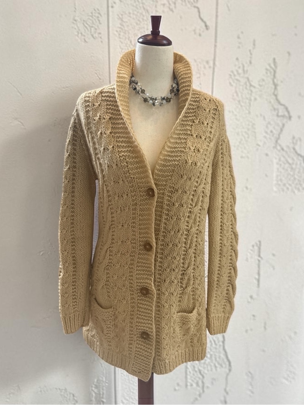 Women’s M Hand knit Cozy Cable-Knit Shawl Collar Cardigan - Cream